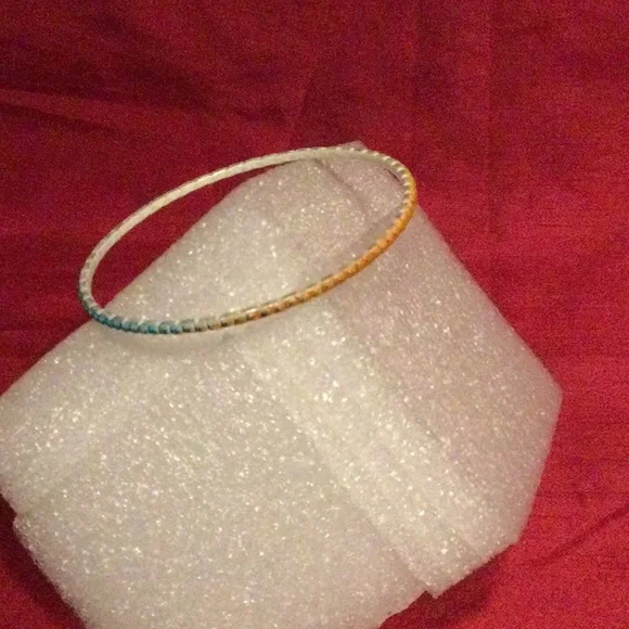 8 Coloured Bracelets - Picture 7 of 16